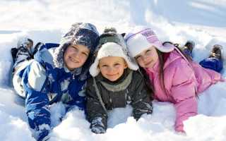 Как правильно гулять с детьми зимой?